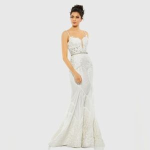 Elegant White Lace Evening Gown Size 16
